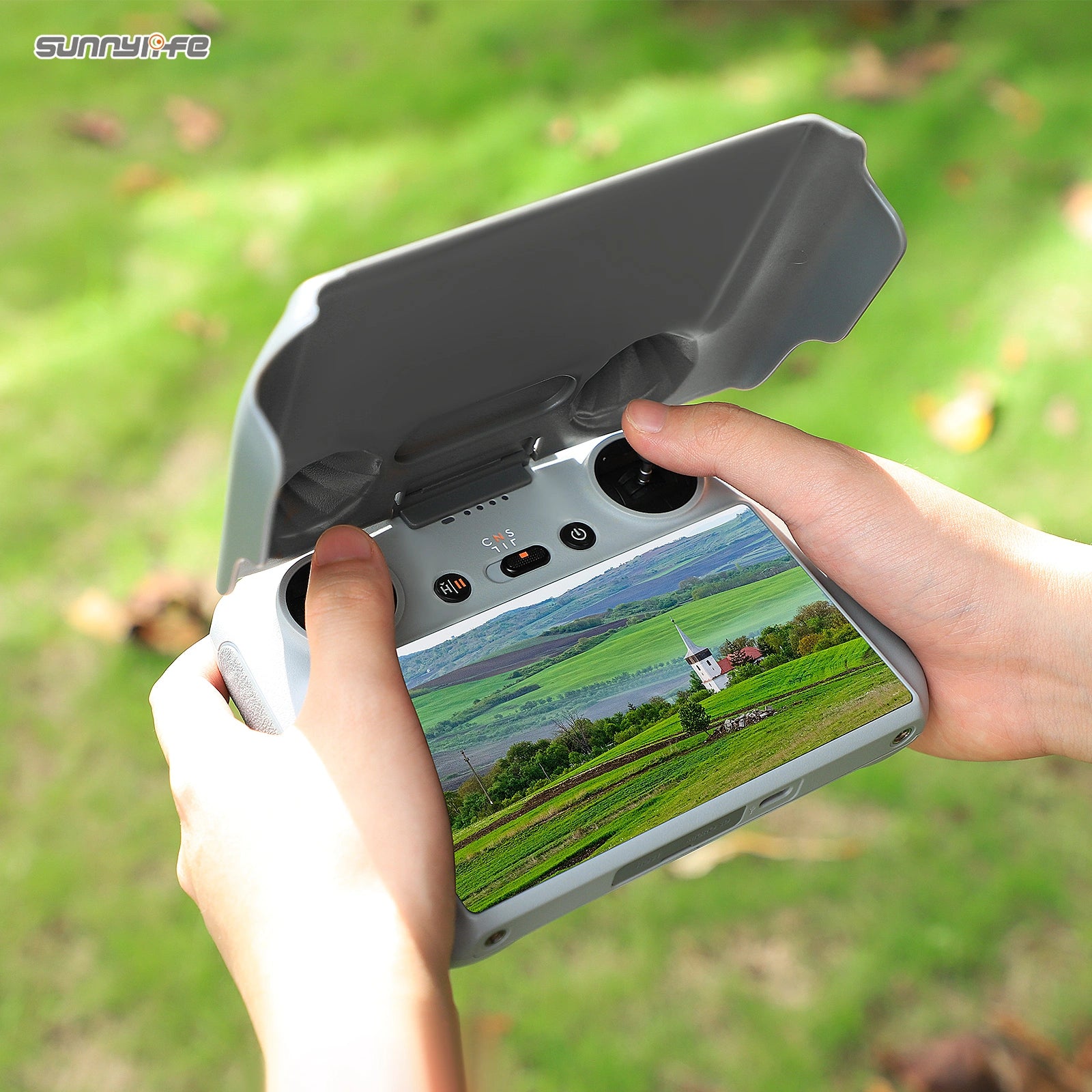 Sunnylife 2 in 1 Sunhood/Protector (DJI RC)