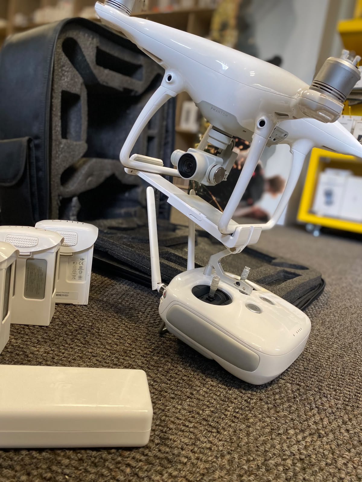 DJI Phantom 4 Standard (3 batteries) - Pre loved