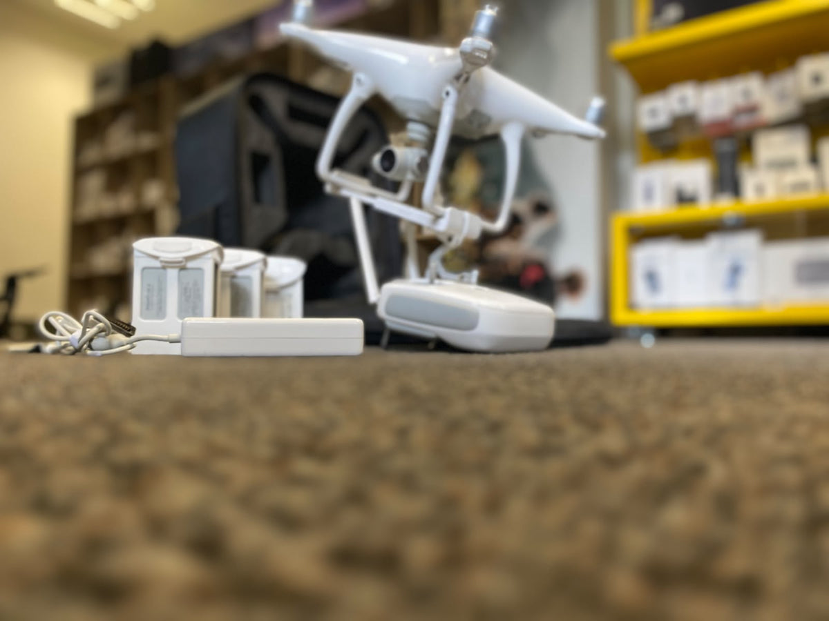 DJI Phantom 4 Standard (3 batteries) - Pre loved