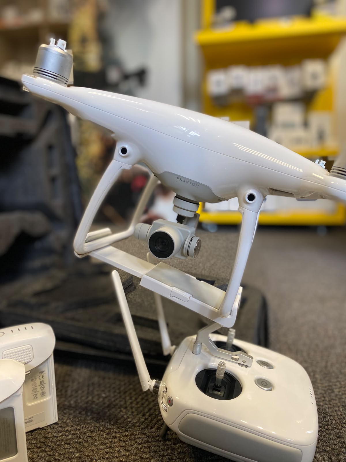 DJI Phantom 4 Standard (3 batteries) - Pre loved