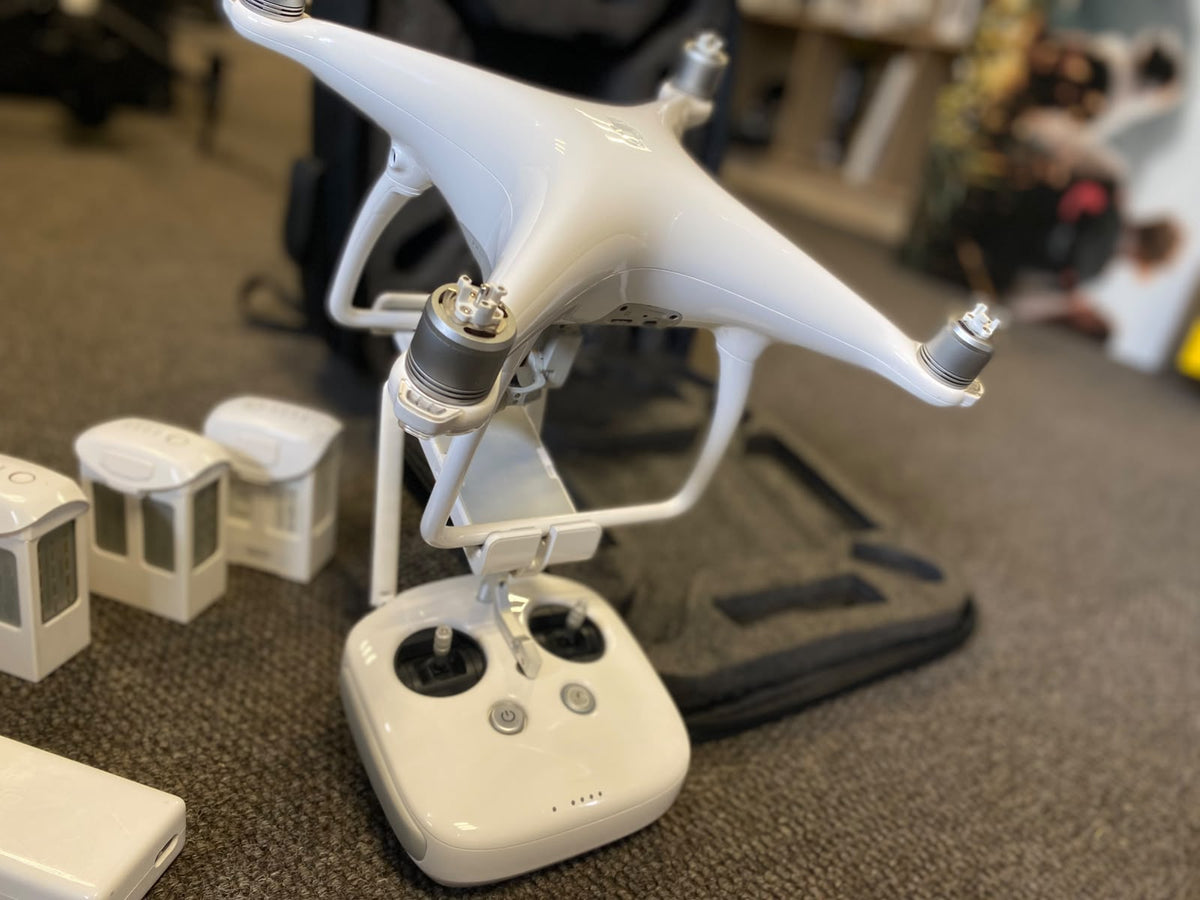 DJI Phantom 4 Standard (3 batteries) - Pre loved
